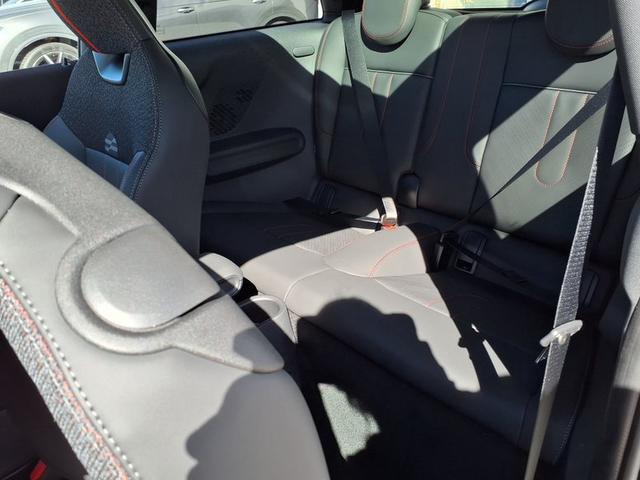 MINI Cooper S John Works Trim 2.0 7-Gang Steptronic 
