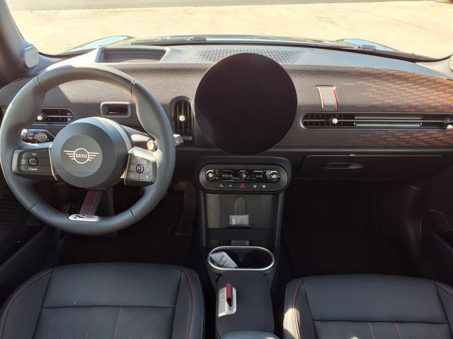 MINI Cooper S John Works Trim 2.0 7-Gang Steptronic 
