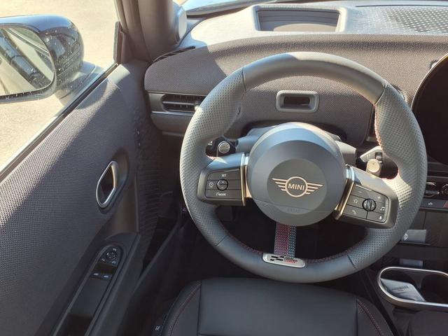 MINI Cooper S John Works Trim 2.0 7-Gang Steptronic 