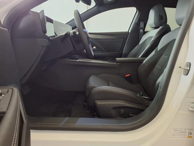 Opel Astra Electric GS 156 PS 