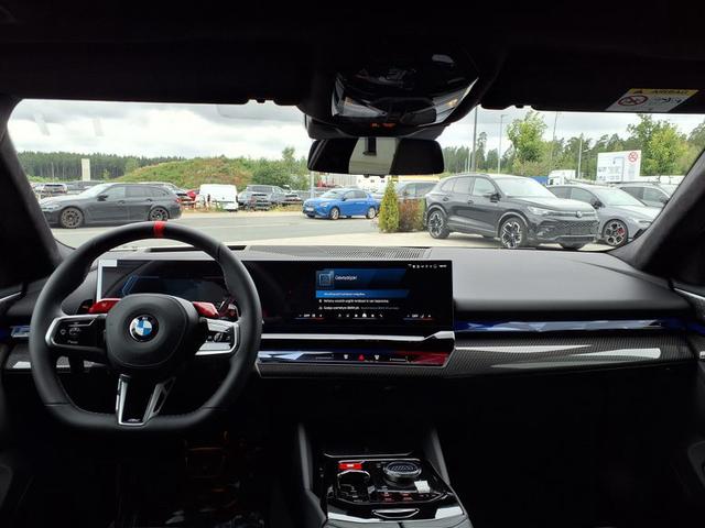 BMW M5 M 4.4 V8 Plug in Hybrid 8-Gang Steptronic 