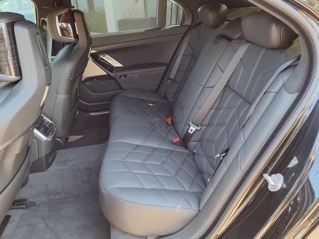 BMW 7er 740d M Sportpaket Pro Steptronic xDrive 740 