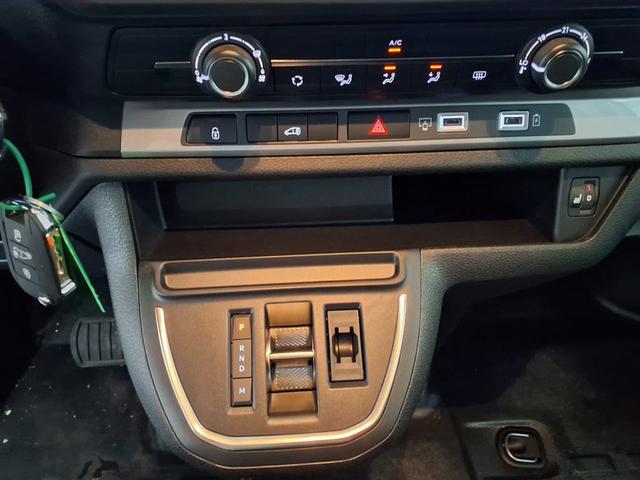 Opel Vivaro Basismodell 2.0 Diesel 8-Gang-Automatik 