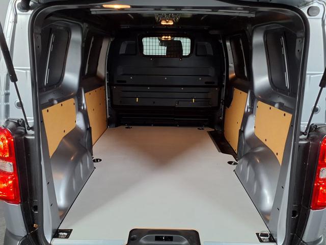 Opel Vivaro Basismodell 2.0 Diesel 8-Gang-Automatik 