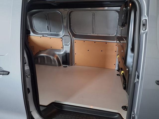 Opel Vivaro Basismodell 2.0 Diesel 8-Gang-Automatik 