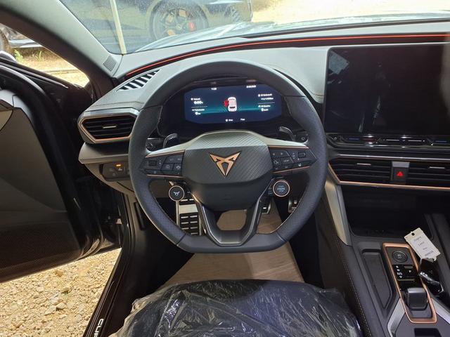 Cupra Leon 1.5 eTSI 7-Gang-DSG 