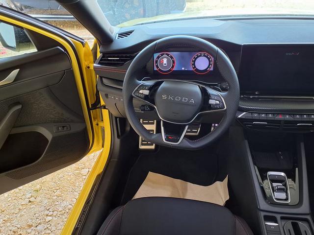 Skoda Octavia Combi RS 2.0 TSI 7-Gang-DSG 