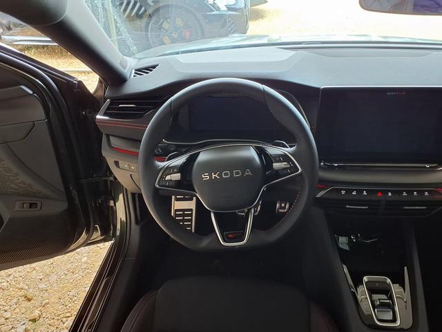 Skoda Octavia Combi RS 2.0 TSI 7-Gang-DSG 