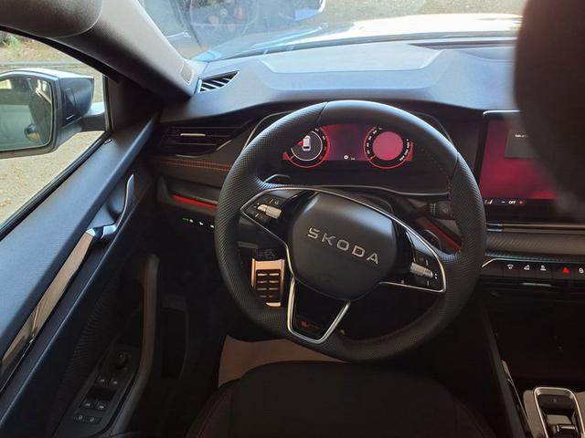 Skoda Octavia Combi RS 2.0 TSI 7-Gang-DSG 
