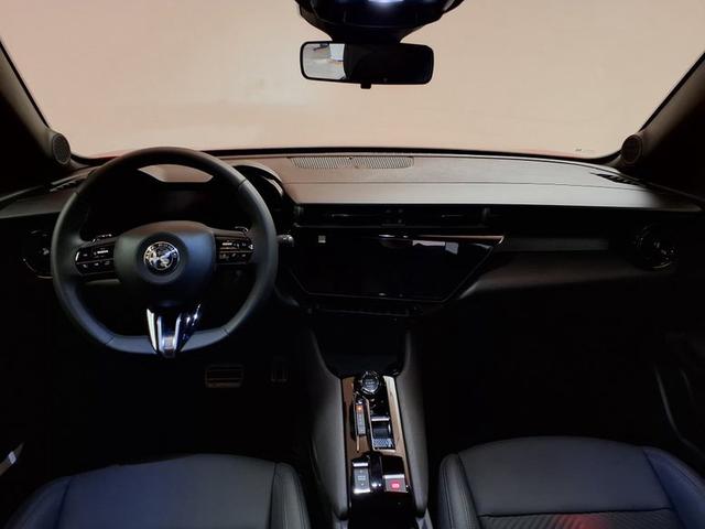 Alfa Romeo Junior Ibrida 1.2 VGT 48V-Hybrid 107 kW Speciale 