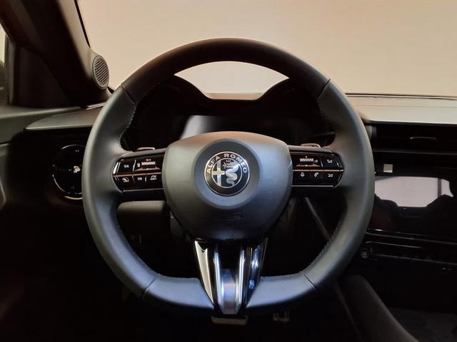 Alfa Romeo Junior Ibrida 1.2 VGT 48V-Hybrid 107 kW Speciale 