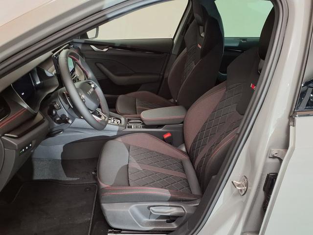 Skoda Octavia Combi RS 2.0 TSI 7-Gang-DSG 