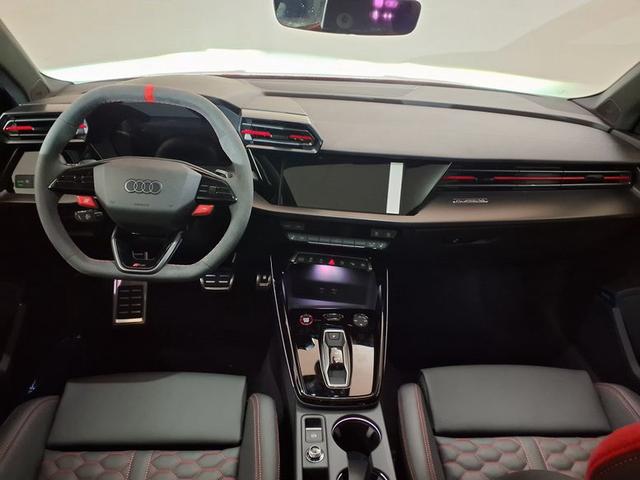 Audi RS3 Limousine 2.5 TFSI 7-Gang S tronic 