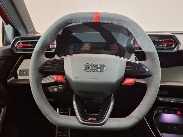 Audi RS3 Limousine 2.5 TFSI 7-Gang S tronic 