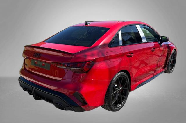 Audi RS3 Limousine 2.5 TFSI 7-Gang S tronic 