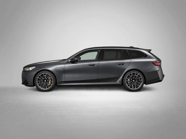 BMW M5 M 4.4 V8 Plug in Hybrid 8-Gang Steptronic 