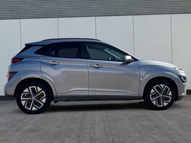 Hyundai / KONA / Silber / / / KONA Elektro (100kW) TREND 11kW OBC & Assistenzpaket