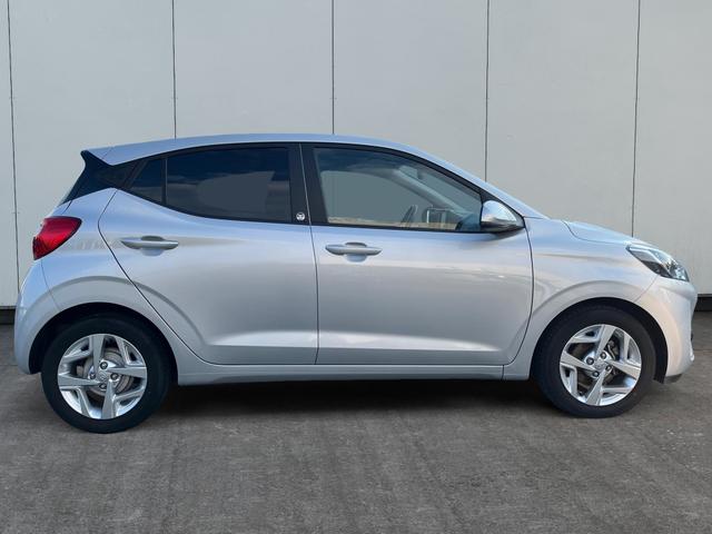 Hyundai / i10 / Silber / / / 