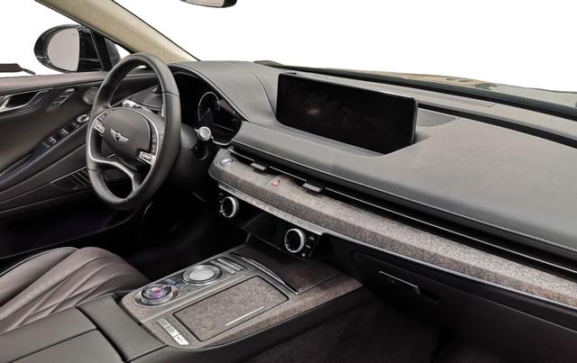 Genesis G80 Luxury Electrified Solar Roof Pack & Comfort Seat 