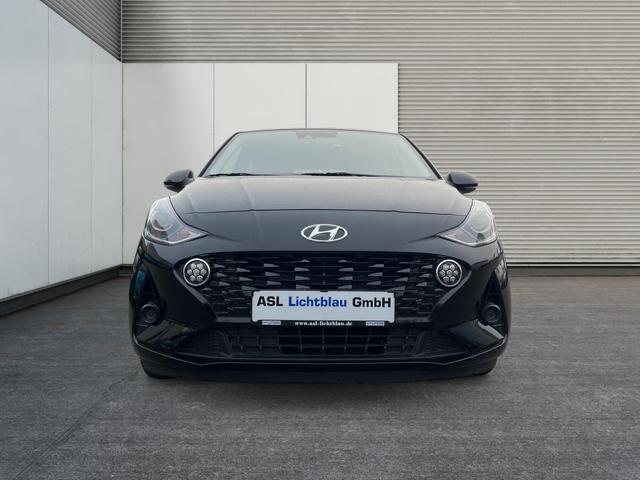 Hyundai / i10 / Schwarz / / / 