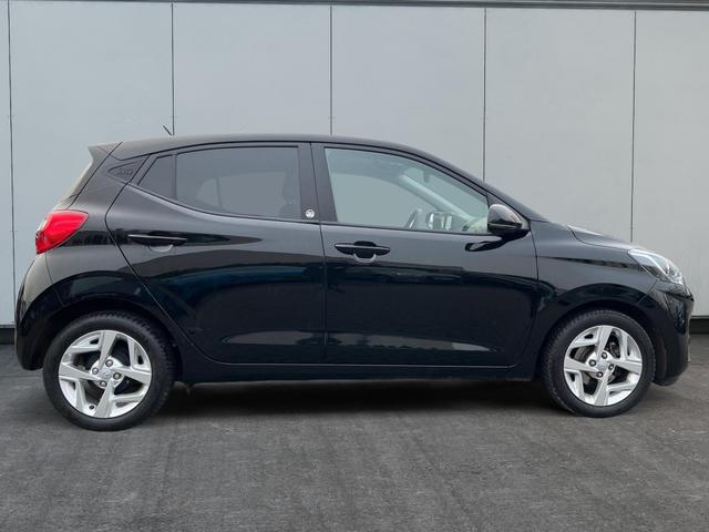 Hyundai / i10 / Schwarz / / / 