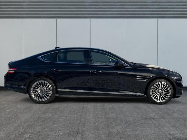 Genesis / G80 / Schwarz / / / 