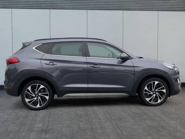 Hyundai / TUCSON / Schwarz / / / 