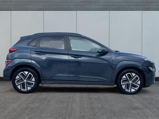 Hyundai / KONA / Schwarz / / / 