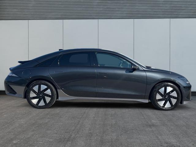Hyundai / IONIQ 6 / Grau / / / 
