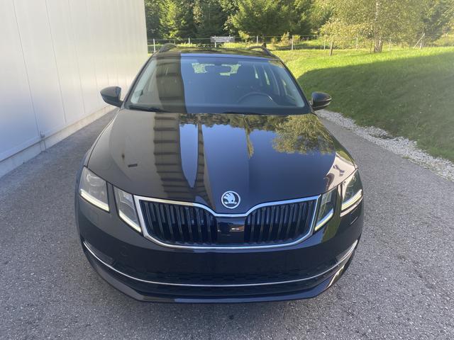 Skoda Octavia Combi 1.8 TSI Style 4x4,AHK,App.Con.,Navi,SHZ 