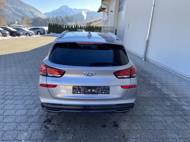 Hyundai i30 Kombi 1.5 Pure, SHZ,LHZ,LED,AppCon. 