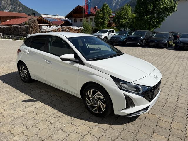 Hyundai i20 - 1.0 T-GDI Family , LHZ,R-Cam,Navi,App.Con,SHZ,