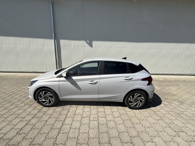 Hyundai i20 1.0 T-GDI Family , LHZ,R-Cam,Navi,App.Con,SHZ, 