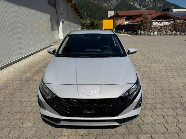 Hyundai i20 1.0 T-GDI Family , LHZ,R-Cam,Navi,App.Con,SHZ, 
