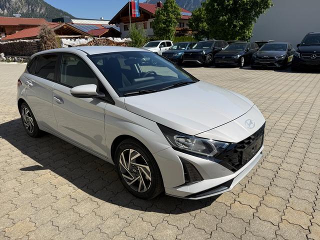 Hyundai i20 - 1.0 T-GDI Family , LHZ,R-Cam,Navi,App.Con,SHZ,