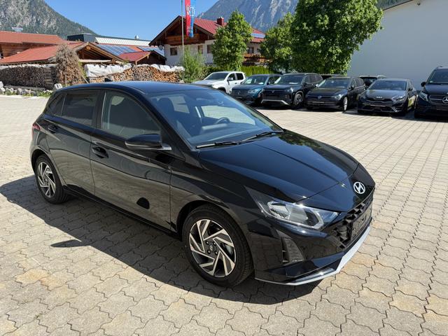 Hyundai i20 - 1.0 T-GDI Family , LHZ,R-Cam,Navi,App.Con,SHZ, Keyless