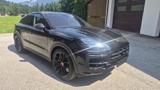 Porsche Cayenne Coupe Turbo mit GT Paket E-Hybrid 