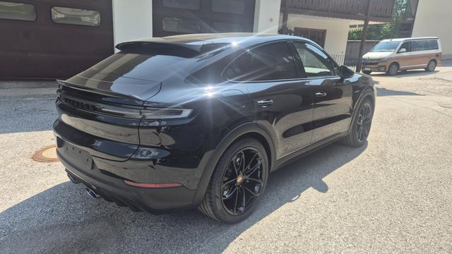 Porsche Cayenne Coupe Turbo mit GT Paket E-Hybrid 