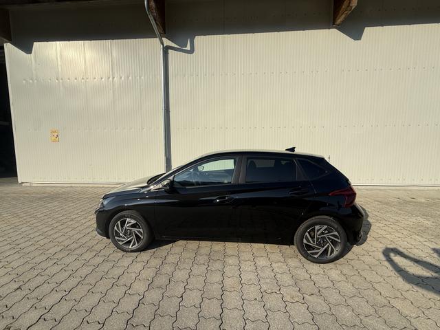 Hyundai i20 1.0 T-GDI Family , LHZ,R-Cam,Navi,App.Con,SHZ,ICC 