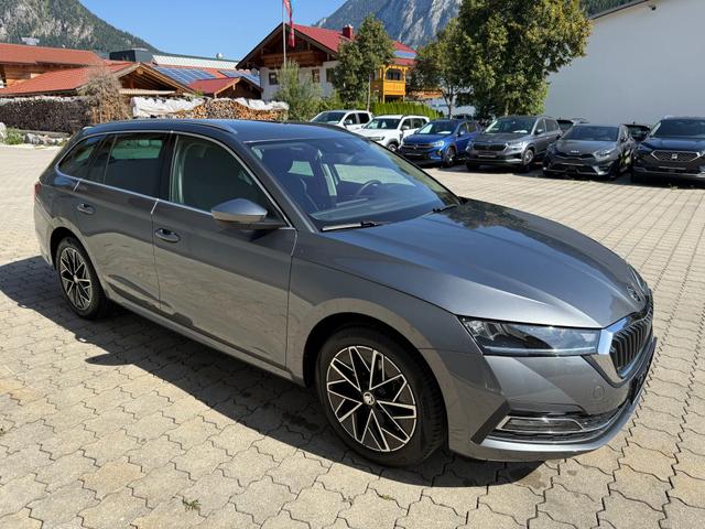 Skoda Octavia Combi - 2.0 TSI DSG Style 4x4, AHK,R-Cam,ACC,AppCon.