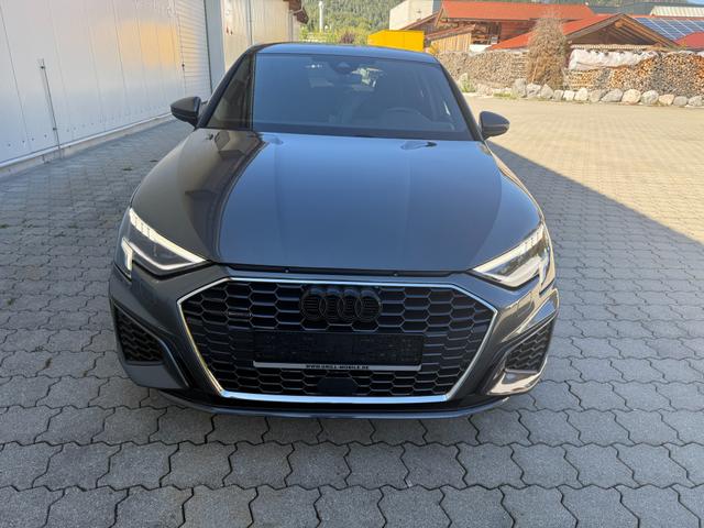 Audi A3 Sportback 40 quattro 2.0 TFSI S line,8fach,R-Cam,ACC,SHZ,Navi 