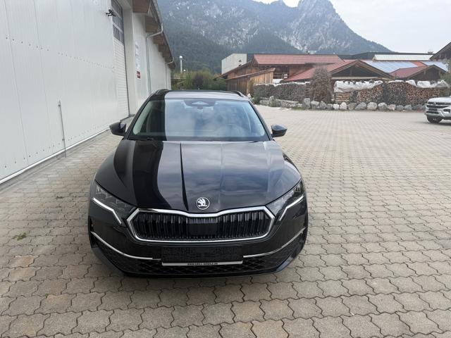 Skoda Octavia Combi 2.0 TSI DSG Selection 4x4,ACC,R-Cam,Navi,SHZ,AppCon.5 J.Garantie 