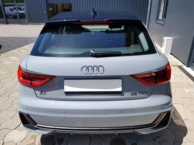 Audi / A1 Sportback / / / / 