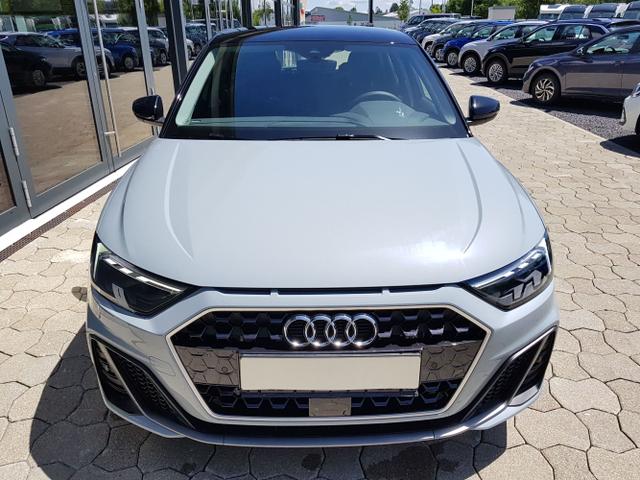 Audi / A1 Sportback / / / / 