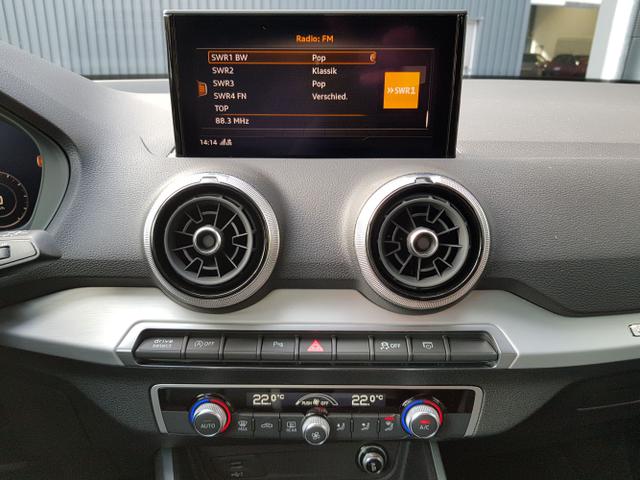Audi / Q2 / Weiß / / / Q2 35 Black Edition S-tronic TDI 110KW Black Pack, Navi, PDC, 19