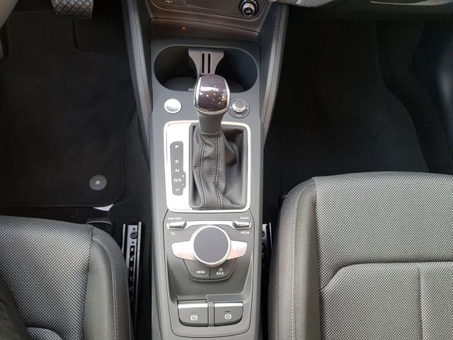 Audi / Q2 / / / / 