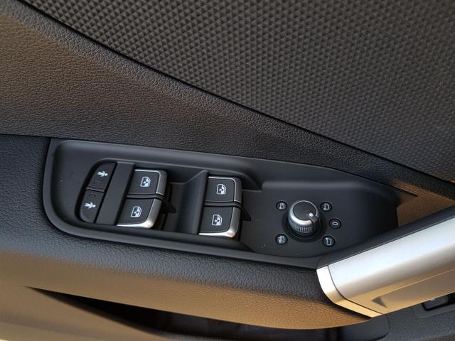 Audi / Q2 / / / / 