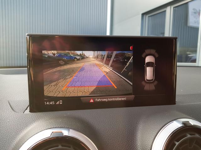 Audi / Q2 / / / / 