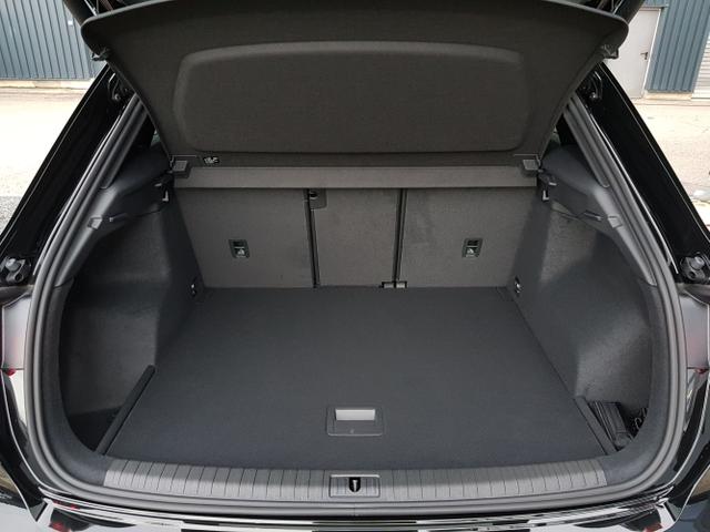 Audi / Q3 / Schwarz / / / Q3 Advanced 35TDI S-Tronic 110KW Navi, 18, ACC, SHZ