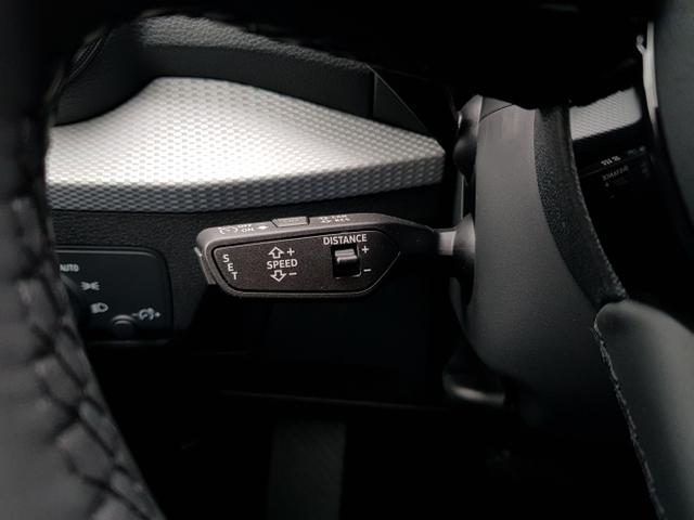 Audi / Q2 / Blau / / / Q2 S-Line 35TFSI S-Tronic 110KW Matrix LED, SHZ, Blackpack, Garantie